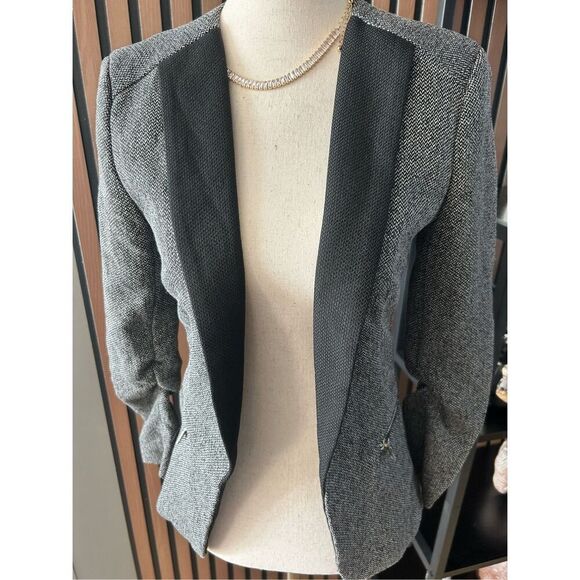 H&M gray blazer form fitting size 4 work attire work blazer - Picture 1 of 7